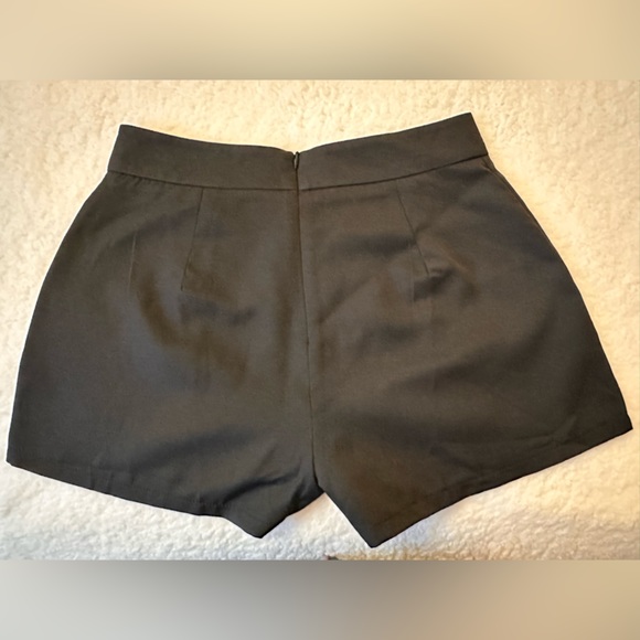 Dress shorts - Picture 2 of 5